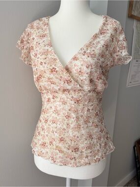 Y2K Studio Y lace pink wrap front v neck stretchy blouse size medium